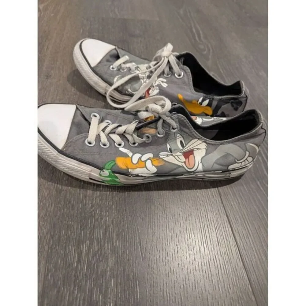 Converse Chuck Taylor All Star Lo Looney Tunes Daffy Bugs Sneakers M 8.5 W 10.5 - Picture 2 of 8